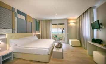 Трёхместный номер Deluxe с видом на море в Hotel Le Lampare