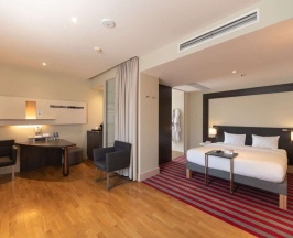 Двухместный номер Privilege двуспальная кровать в Mercure Warszawa Grand