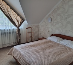 Двухкомнатный двухместный номер с двумя дополнительными местами с кондиционером в Колыба