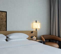 Номер люкс с 1 двуспальной кроватью и диваном в Hyatt Place Ekaterinburg