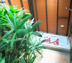 Коттедж с видом на залив в Sunset Park Resort and Spa