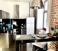 Двухместные апартаменты с 2 комнатами с балконом и с красивым видом из окна двуспальная кровать в Апартаменты InterLoft 6 Old Town Free Parking Wi-Fi 100/50 Smart TV