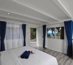 Двухместный номер Deluxe с видом на море двуспальная кровать в Kata White Villas