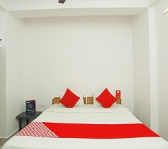 Двухместный номер Standard двуспальная кровать в OYO 14185 Laxmi Yellow Guest House