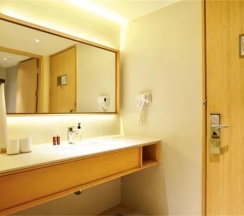 Двухместный номер без окна (двуспальная кровать) в JI Hotel Lujiazui Babaiban