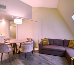 Двухместный люкс с 2 комнатами двуспальная кровать в Robinson-city