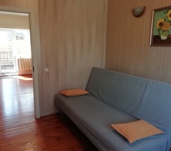 Семейный коттедж с балконом и с красивым видом из окна в Шишма