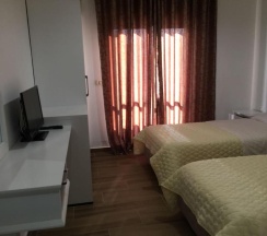 Двухместный номер с балконом 2 отдельные кровати в Julia Hotel