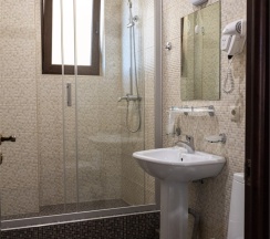 Стандартный семейный с балконом (без вида) в Karap palace hotel