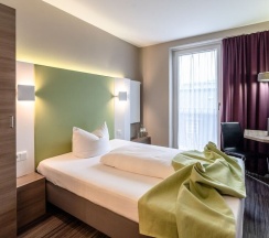 Двухместный номер Standard с видом на улицу двуспальная кровать в Hotel Demas City