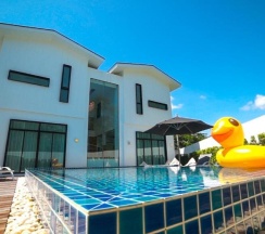 Двухместная семейная вилла двуспальная кровать в Happy Family Villa