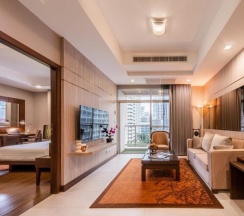 Люкс с балконом в Grand Asoke Suites Boutique Residence