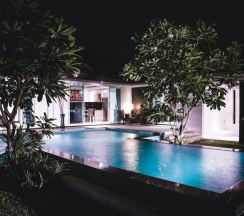 Вилла Luxury с 4 комнатами с видом на бассейн в Villas In Pattaya