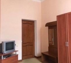 Трёхместный номер Стандартный с видом на внутренний двор в Курортный комплекс Гагрипш