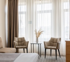 Улучшеный трехместный номер с видом на море в Kinney hotel sea view