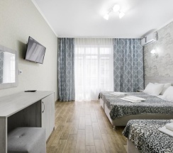 3-х местный комфорт с балконом в White Hotel