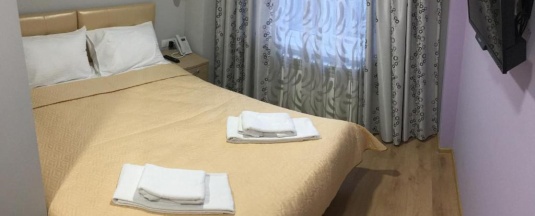 Номер стандарт с 1 двуспальной кроватью в Серафима