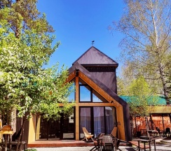 Коттедж с красивым видом из окна в Seven Lodge