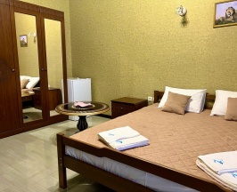 Люкс четырехместный в Дельфин