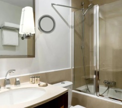 Двухместный люкс Cosy двуспальная кровать в Renaissance Paris Vendome Hotel