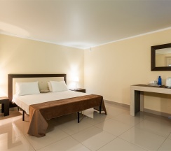 Семейный номер на трех-четырех гостей с большой террасой и видом во двор (корпус К) в Оптимист