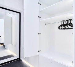 Двухместный номер Deluxe с балконом и с видом на город 2 отдельные кровати в Апартаменты Новые в Минск-Мир возле Avia mall