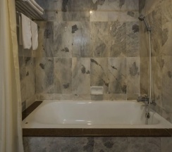 Люкс Senior с 3 комнатами в Mike Beach Resort Pattaya - SHA