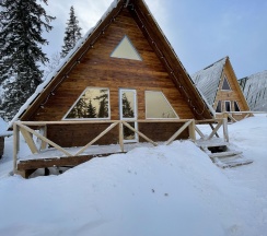 Дом трехкомнатный с 3 спальнями в A-Frame All_in_Gesh