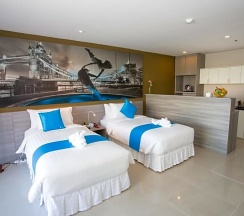 Студия в R-Con Wong Amat Suite