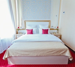 Люкс с балконом двухкомнатный в Онегин