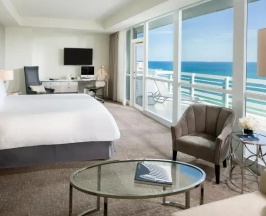 Двухместный полулюкс с балконом и oceanfront (2 отдельные кровати) в Fontainebleau Miami Beach