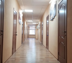 Кровать в общем номере (мужской номер) с красивым видом из окна (общая ванная комната) в Оазис сити