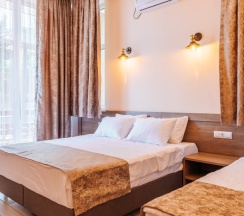 Четырёхместный номер Standard с балконом в L-hotel