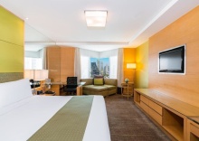 Двухместный номер Premium с видом на город двуспальная кровать в Holiday Inn Bangkok Silom, an IHG Hotel