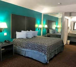 Двухместный номер Deluxe двуспальная кровать в Camelot Inn & Suites Veterans Memorial NW Houston