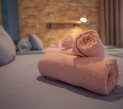 Трехместный семейный номер с собственным санузлом в Nice hostel