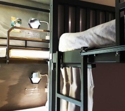 Кровать в общем номере в Beehive Phuket Old Town - Hostel