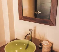 Коттедж с красивым видом из окна в Azalea Village Wellness Resort