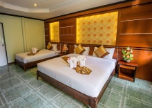 Трёхместный номер Deluxe с балконом в Phi Phi Andaman Beach Resort