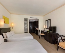 Четырёхместный номер Pool Access семейный в Centara Kata Resort Phuket