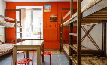 Верхнее место в восьмиместном общем номере в Yo! Hostel