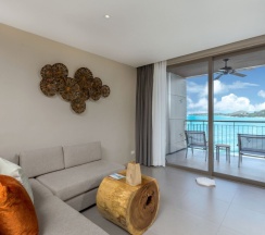 Двухместный Jacuzzi полулюкс с видом на море двуспальная кровать в Cape Sienna Gourmet Hotel & Villas