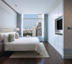 Двухместный полулюкс двуспальная кровать в Oriental Residence Bangkok