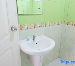 Коттедж с 4 комнатами в Kamalar Palace Longstay house