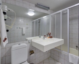 Двухместный номер Standard с балконом двуспальная кровать в Премьер Алатау