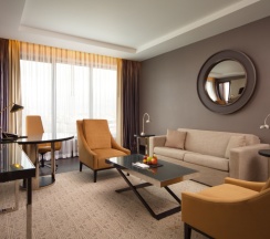 Двухместный люкс с видом на реку двуспальная кровать в Double Tree by Hilton