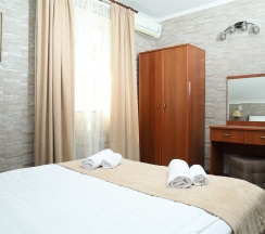 Трехместный полулюкс в Eva