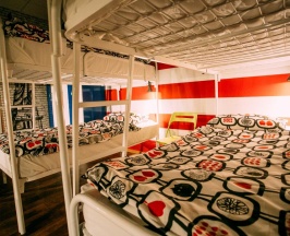 Кровать в 10-местном общем женском номере в Sky Hostel