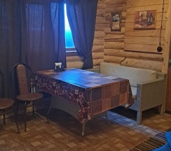 Дом двухместный из сруба и крымского песчаника в Подворье