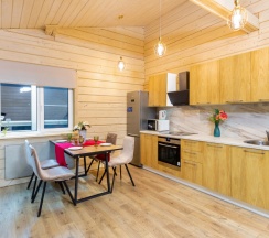 Стильный коттедж 100 кв.м. для 7 человек рядом с Охта парком в Solar House